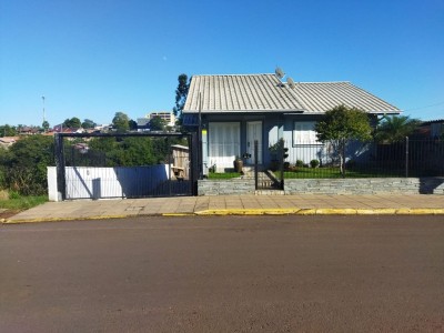Casa de alvenaria de 2 pisos Bairro Canabarro - Teut&ocirc;nia/RS